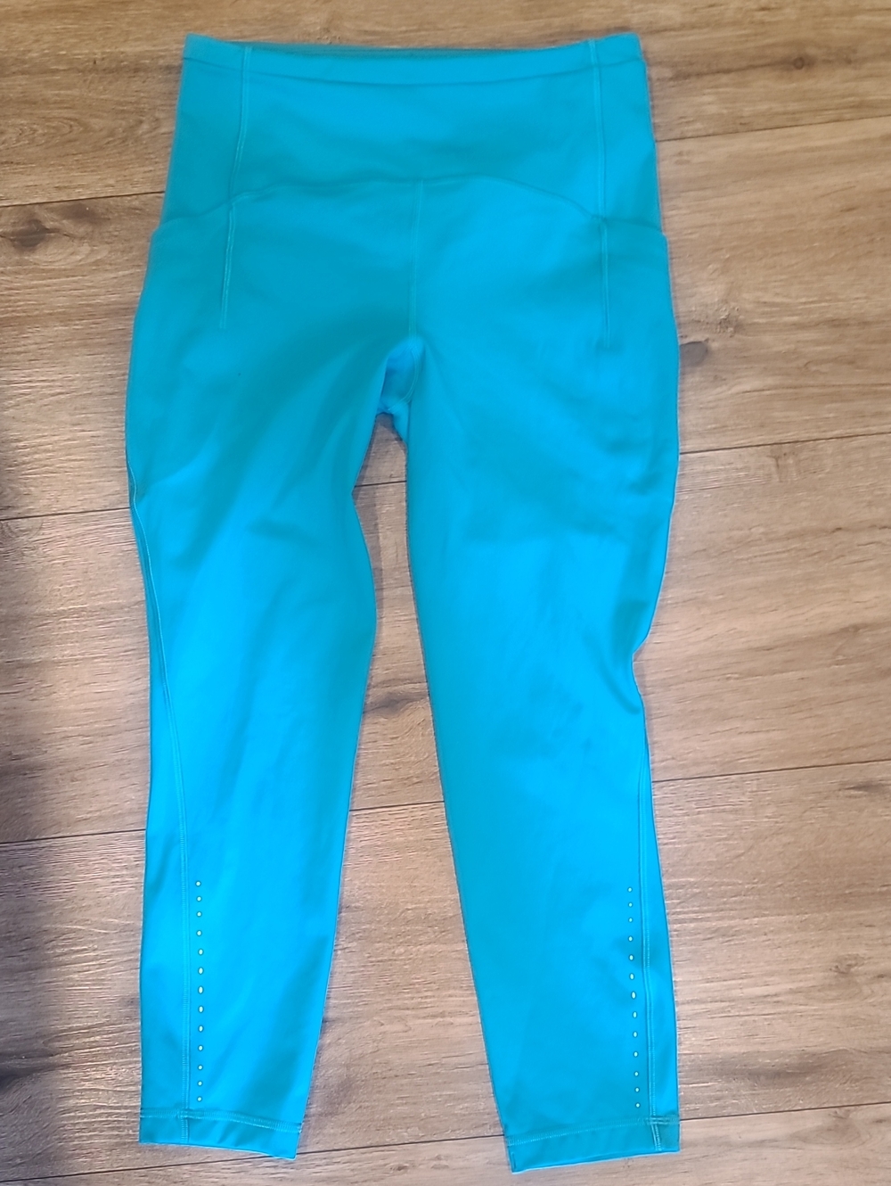 Like New! Lululemon Swift Speed HR Cropped Leggings Size 6 Blue